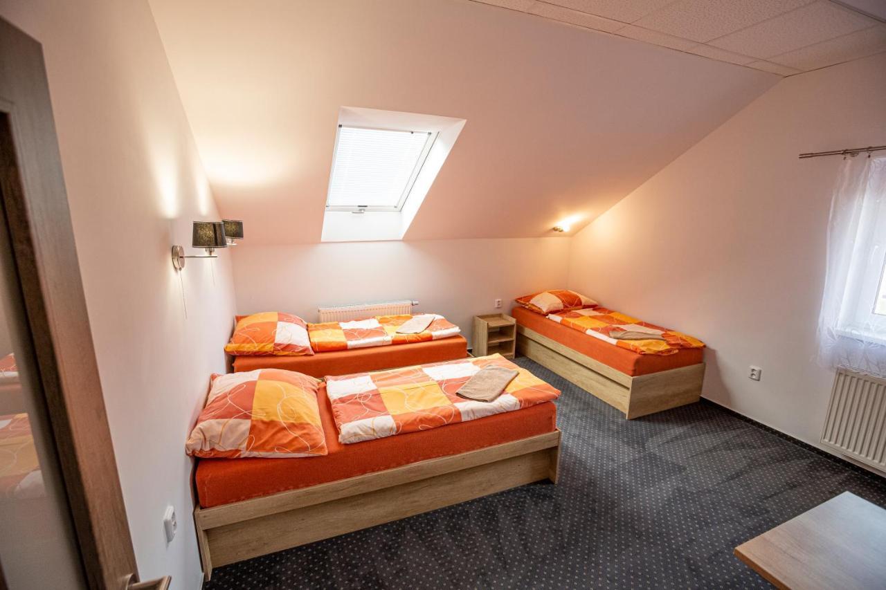 Hotel Rabbit Trhovy Stepanov Экстерьер фото